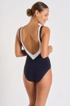 Maillot De Bain 1 Pièce Femme Marine Et Blanc ARIANA TAMARINDO 11 Maillot De Bain 1 Pièce Femme Marine Et Blanc ARIANA TAMARINDO -Tenues pour les femmes Boutique 61e ariana tamarindo 14h06 dos